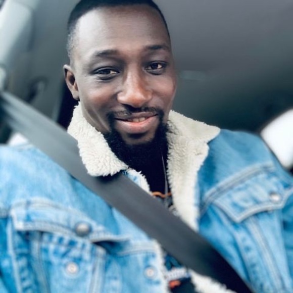 Poshmark profile picture for @ivoire225